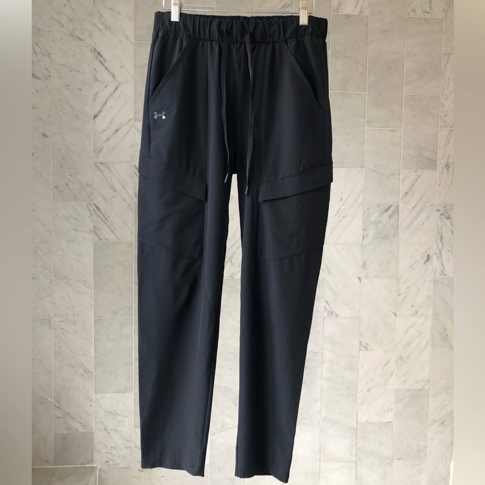 Under Armour Stretch Woven Taper pants with cargo pockets size Small